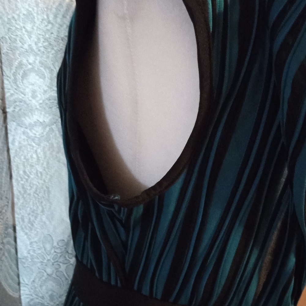 Elegant Teal Sleeveless Dress - Picture 6 of 7